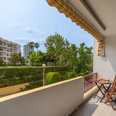 Apartment Hostwise - Sunny Flat Near Da Rocha