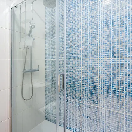 Hostwise - Sunny Flat Near Da Rocha Apartment