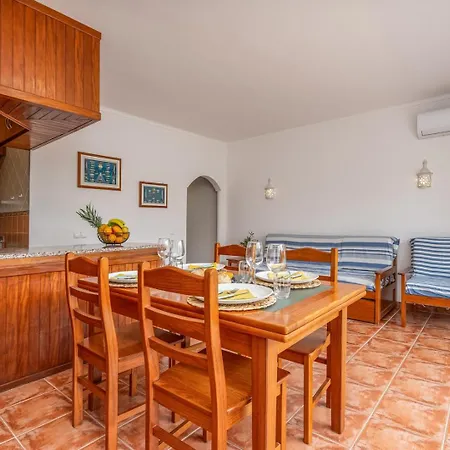 Apartment Hostwise - Sunny Flat Near Da Rocha *