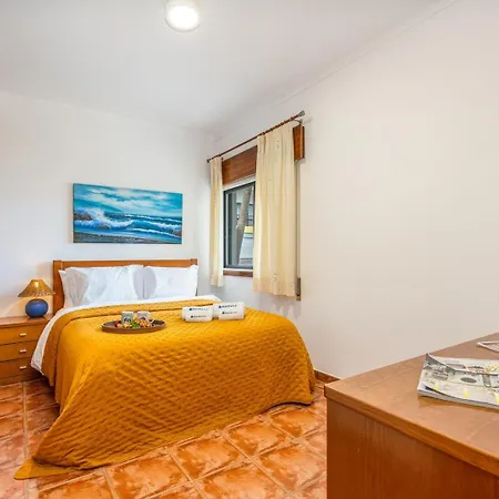 Апартаменты Hostwise - Sunny Flat Near Da Rocha Портиман